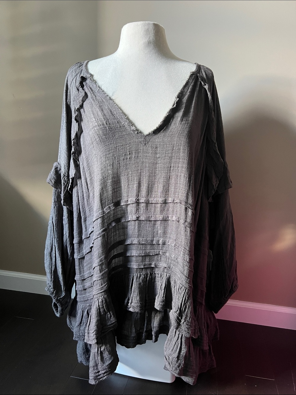 Free People FP One Tamasi V Neck Oversized Ruffle semi-sheer Gray Tunic NWT sz S - Picture 4 of 10
